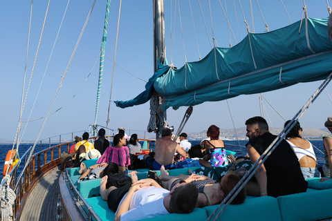 Athen: Agistri und Aegina Yachttour mit Mittagessen und Schwimmen