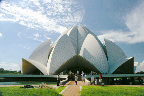 From Delhi: 3 Days Golden Triangle Tour With Taj Mahal 3-star hotel accomodation, A/C Car & local Guide Only.