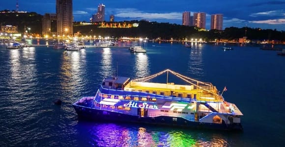 Pattaya: All Star Dinner Cruise, Cabaret Show & Bierbuffet