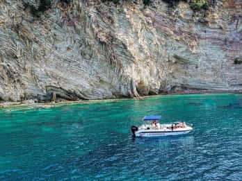 Saranda: tour in barca a Kakome, grotte e spiagge con snorkeling