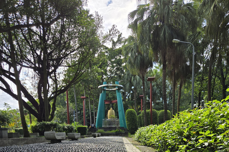 Taipei Private Tour: Heights, Heritage & Local Life Sunset & Night Market