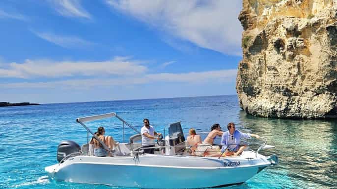 Passeio de barco particular na Lagoa Azul de Comino saindo de Malta ou Gozo