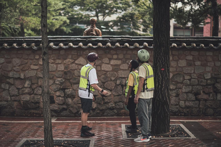 Séoul : Visite culinaire de l&#039;après-midi en Ebike et &quot;Happy Hour&quot; (nourriture et boissons)