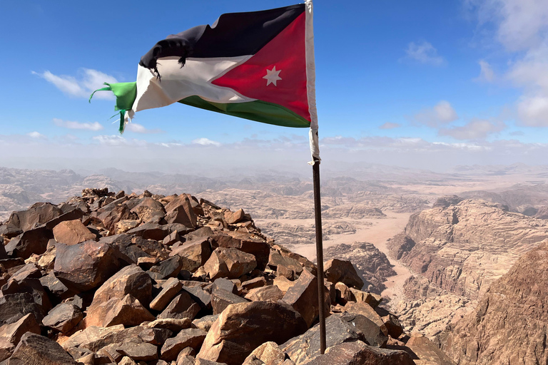 瓦迪拉姆：本地导游带您徒步前往杰贝尔乌姆达米瓦迪拉姆：本地导游带你徒步前往杰贝尔乌姆达米