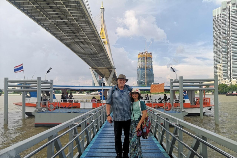 Tuk-Tuk, barco de cauda longa e passeio de riquixá pela selva de BangkokPasseio de riquixá de meio dia em Bangkok e passeio a pé