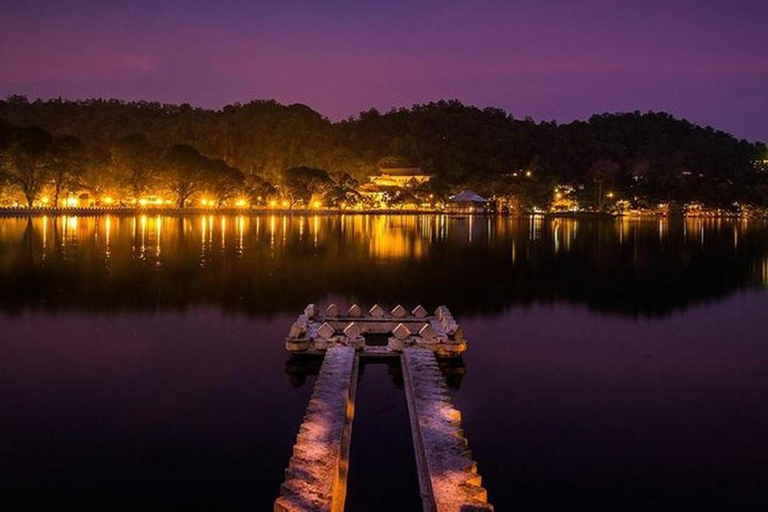 Kandy: Night Tour with Temple of the Sacred Tooth Relic
