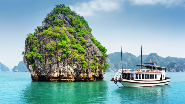 Visit Cat Ba Lan Ha & Ha Long Bay Kayak & Snorkel Boat Tour in Cat Ba Island