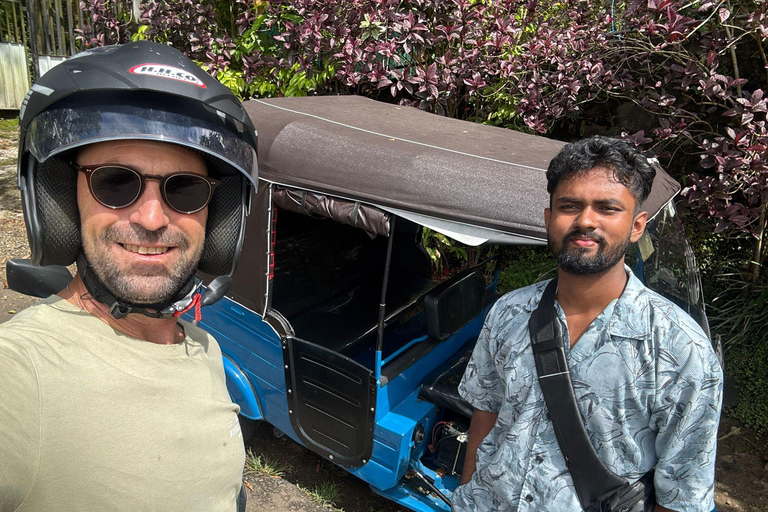 Kandy: Tuk Tuk Tour with Drone Photos and Videos