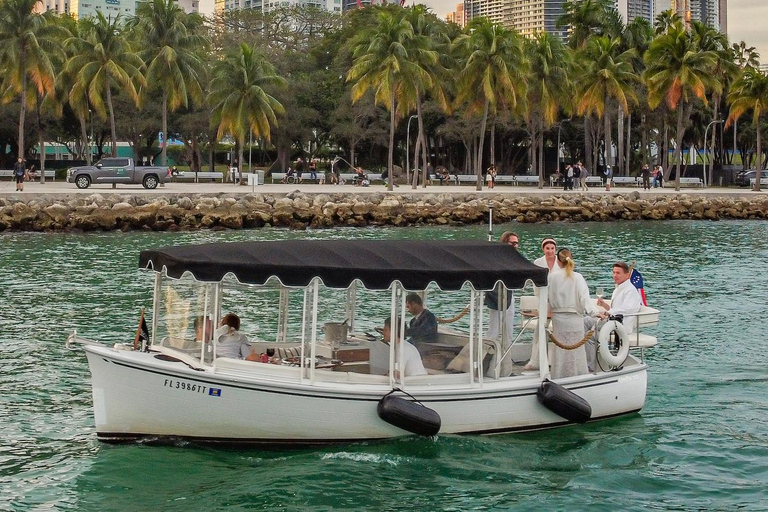 Miami: Rejs luksusową łodzią elektryczną z winem i deską wędlinPrywatny rejs łodzią elektryczną
