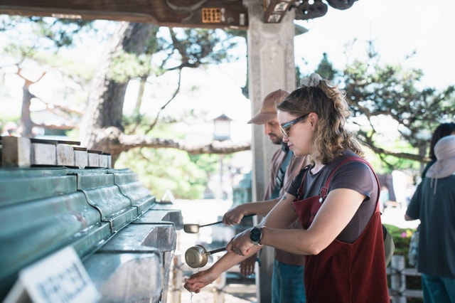 Nagano: Zenkoji Temple Guided Tour with Sake Tasting