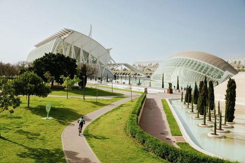 Playas de Valencia, Ciudad de las Artes en bicicleta eléctrica YAMAHA