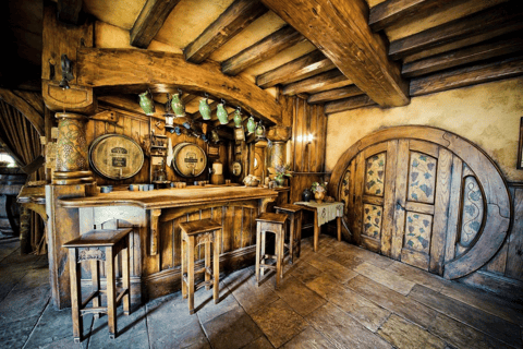 Private Day Tour: Waitomo Glowworms & Hobbiton Movie Set