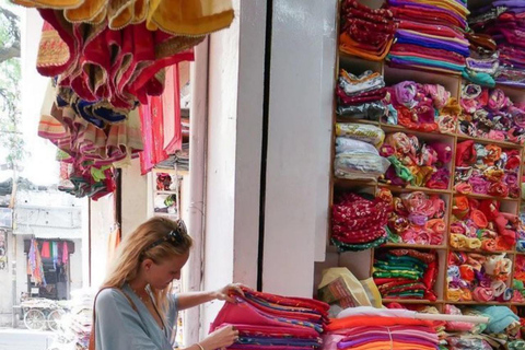 Delhi: Custom Shopping Tour Half /Full Day With Female Guide Delhi: Half-Day Trusted & Authentic Luxury Shopping Tour