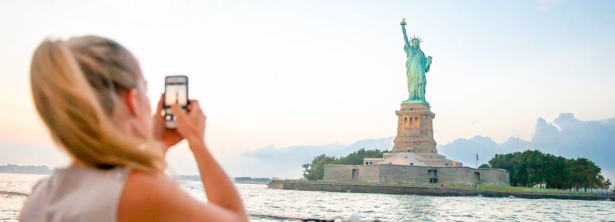 ニューヨーク市：自由の女神像＆エリス島 1時間クルーズ