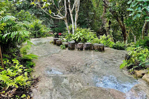 Goditi la cascata Sticky e il Parco Nazionale della Fontana di Chet Si