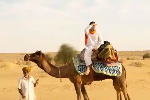 Jaisalmer: Overnight stay under the stars with camel safari