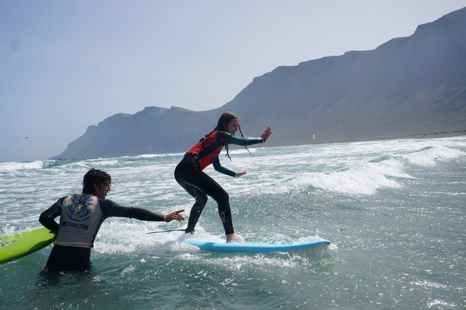 Famara, Lanzarote: Gruppen-Surfkurs mit Ausrüstung