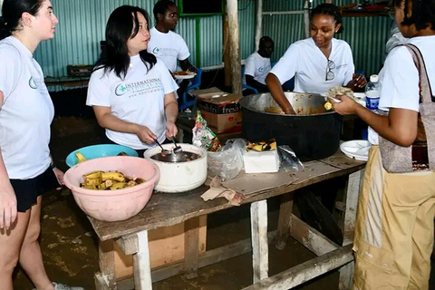 Mombasa Stad: Bezoek aan kindertehuizen en donatietour.