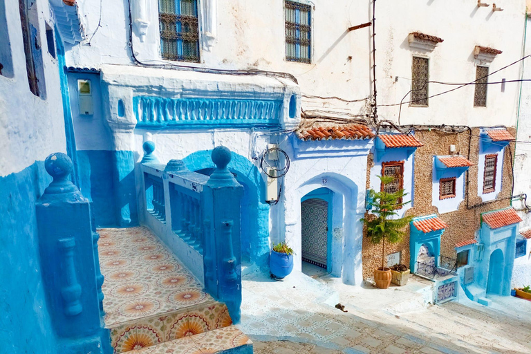 Au départ de Fès : Chefchaouen Excursion d&#039;une journée avec chauffeur pour un groupe de 8 personnes