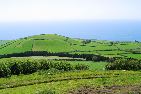 Excursión de un día a Sete Cidades Azores en 4x4 desde Ponta DelgadaTour privado de 4x4 días a Sete Cidades Azores