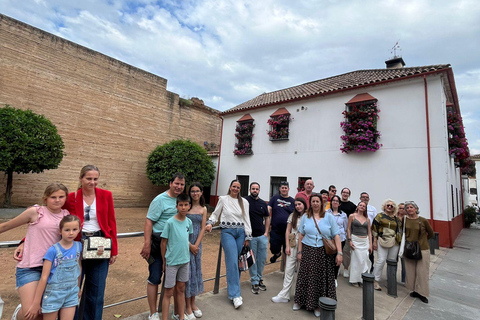 Córdoba Courtyards, Jewish Quarter and Synagogue Sightseeing Tour Cordoba's Courtyards, Jewish Quarter and Synagogue Sightseeing Tour