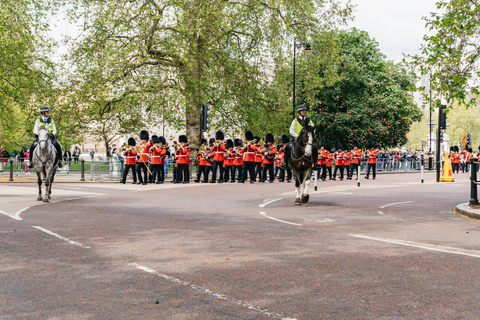 London: Changing of the Guard Tour by Buckingham Palace
