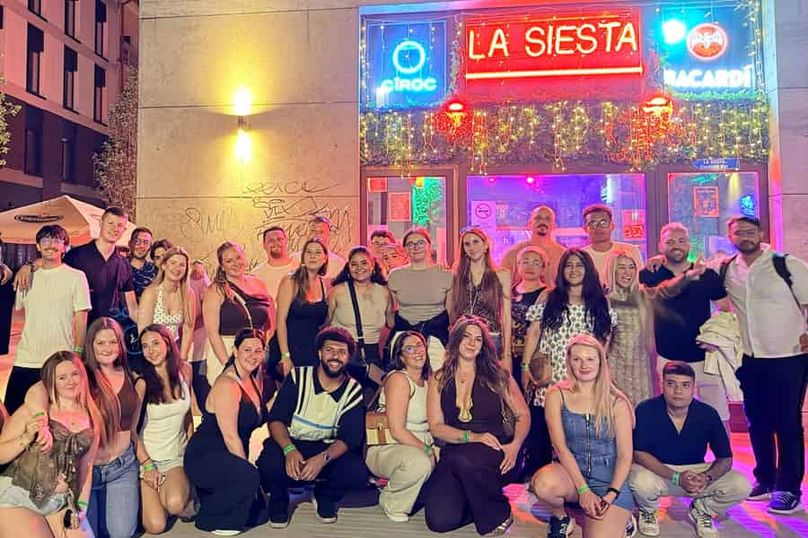 Budapest: Ruinenbar-Kneipentour mit Gratis-Shots & VIP-Eintritt. Foto: GetYourGuide Budapest: Ruinenbar-Kneipentour mit Gratis-Shots & VIP-Eintritt. Foto: GetYourGuide