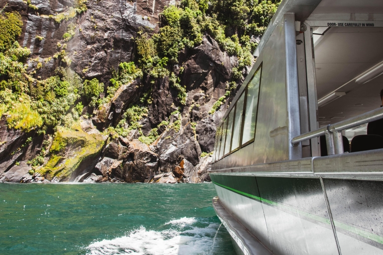 Milford Sound : croisière touristique de 2 h en petit bateau