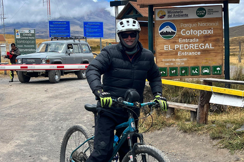Quito : randonnée et visite à vélo du volcan Cotopaxi avec un guide
