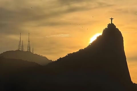 Rio de Janeiro: Private Sunset Experience by Speedboat with Sparkling Wine