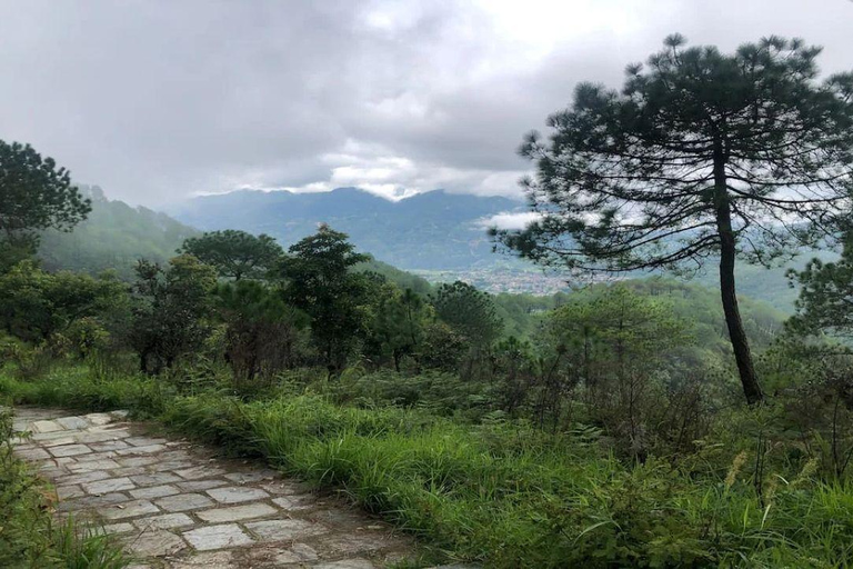 Katmandou : randonnée guidée à Champadevi Hill avec prise en chargeKatmandou : Randonnée guidée sur la colline de Champadevi avec prise en charge