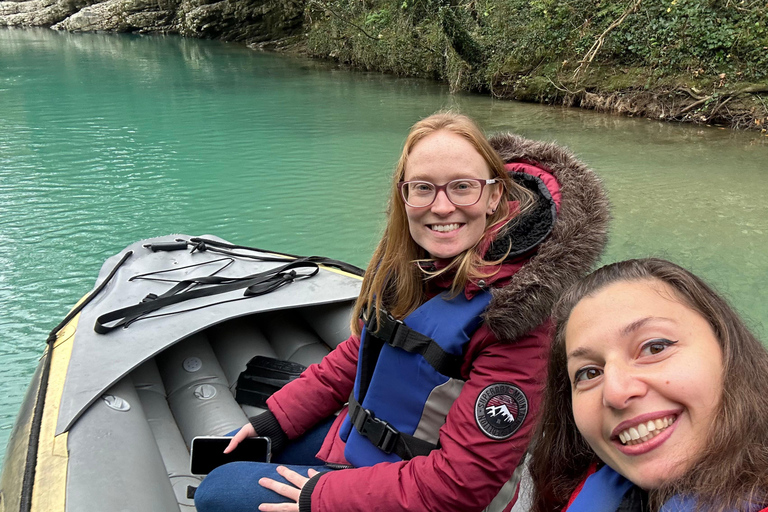 Vanuit Kutaisi: Canyons en grotten tour met transfer naar Tbilisi