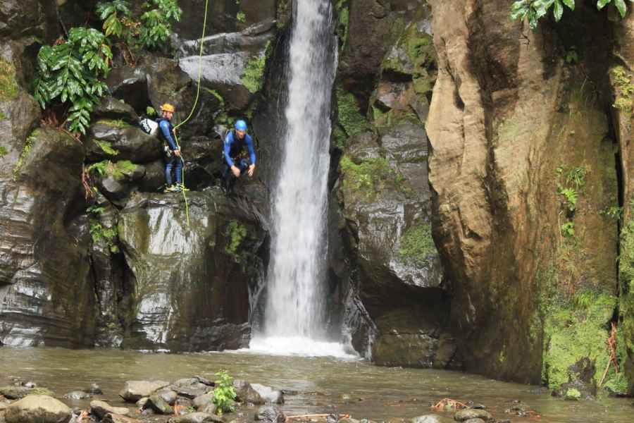 Sao Miguel: Salto do Cabrito Geführte Canyoning-Erfahrung
