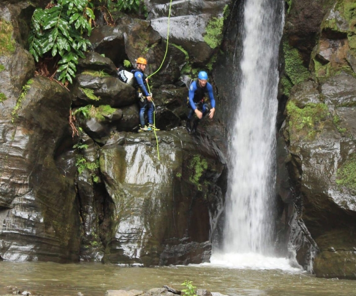 Sao Miguel: Salto do Cabrito Guided Canyoning Experience