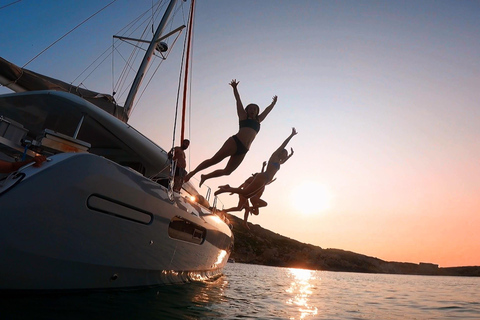 Noleggio esclusivo di catamaraniComino, Gozo, Malta Giornata intera in barca a vela