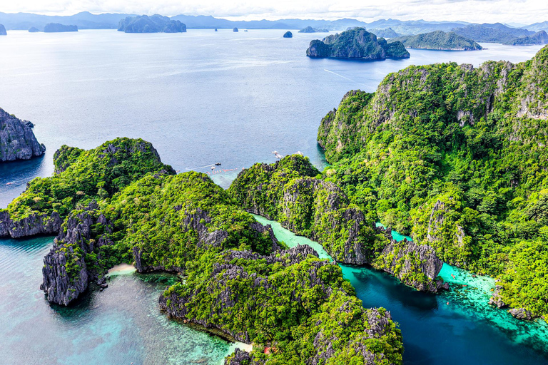 El Nido: Island-Hopping Shared Boat Tour with Drone Shots