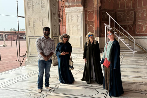 Old and New Delhi Group City Tour with Guide and Transfers