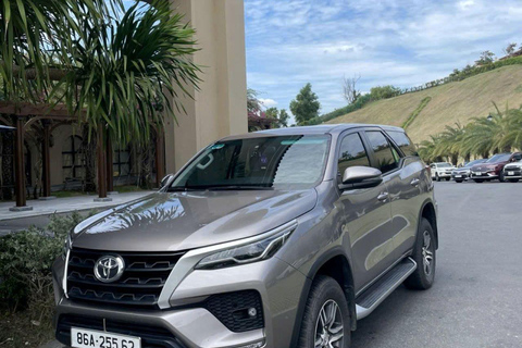 Taxi privato: Aeroporto Tan Son Nhat - Distretto 2, 7, 8, 12VAN ( 8 persone + 8 bagagli )