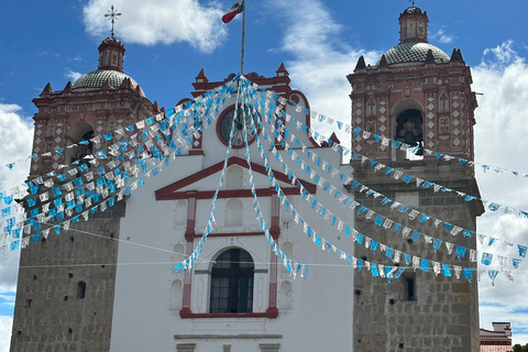 Vamos comer no Mercado de Tlacolula no domingo e tomar mezcal.Vamos comer no Mercado de Tlacolula num domingo e beber Mezcal.