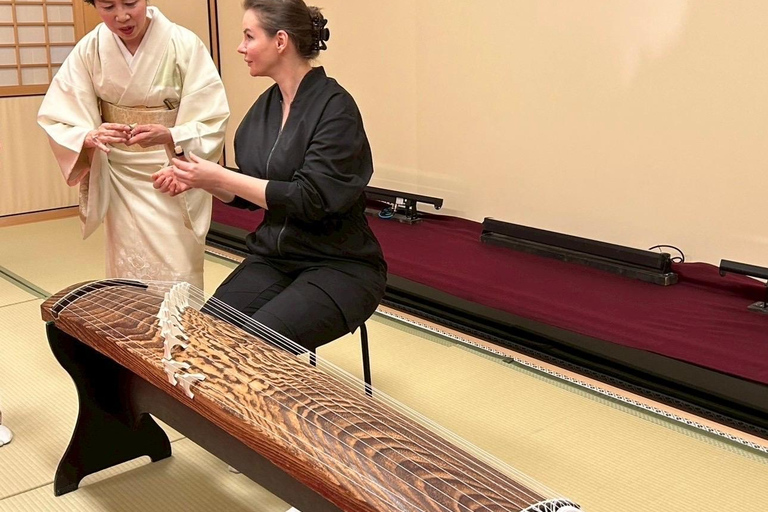 ناغويا: درس خاص في الكوتو مع موسيقي محترف