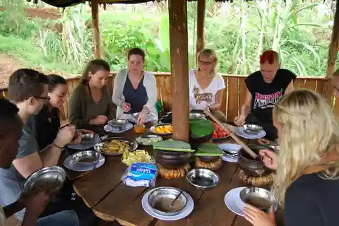 Moshi: Viagem de 1 dia à aldeia de Materuni e às cascatas com almoço