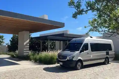 Los Cabos International Airport: Tourist Corridor Transfer