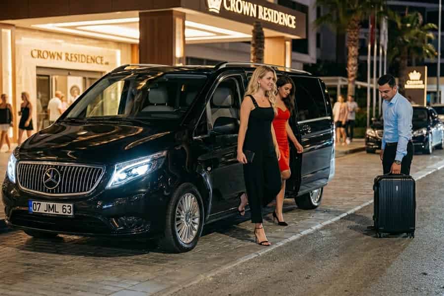 Flughafentransfer Antalya (AYT): Privater VIP-Flughafenservice. Foto: GetYourGuide Flughafentransfer Antalya (AYT): Privater VIP-Flughafenservice. Foto: GetYourGuide