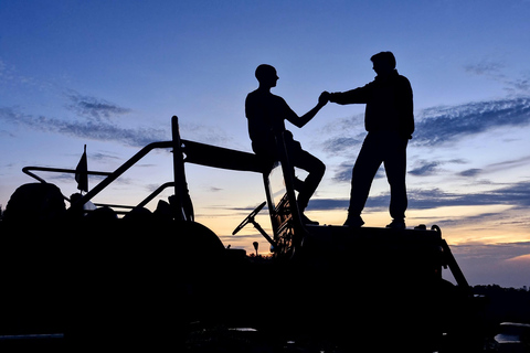 Yogyakarta: Merapi Sunrise Jeep Tour i Jomblang Cave Tour