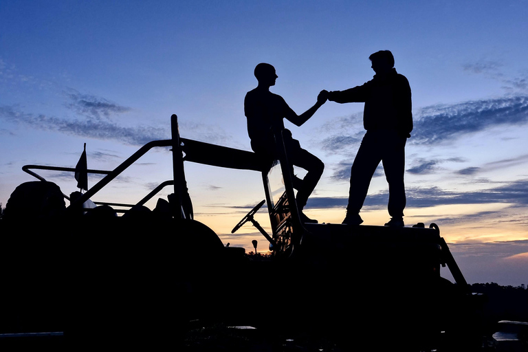 Yogyakarta: Merapi Sunrise Jeep Tour i Jomblang Cave Tour