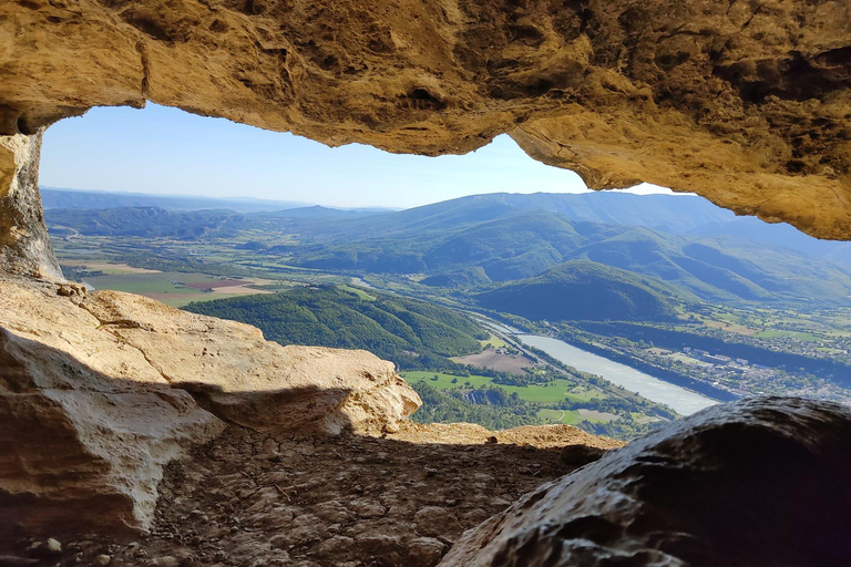 Vertigo hike: the Trou de l'Argent cave from Sisteron