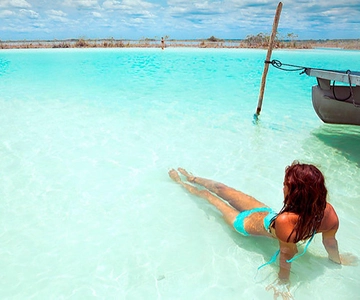 Tulum: viagem de 1 dia à Lagoa das 7 Cores de Bacalar com transporte