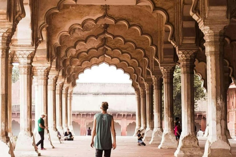 A full-day tour of Old & New Delhi Monument Express Entry