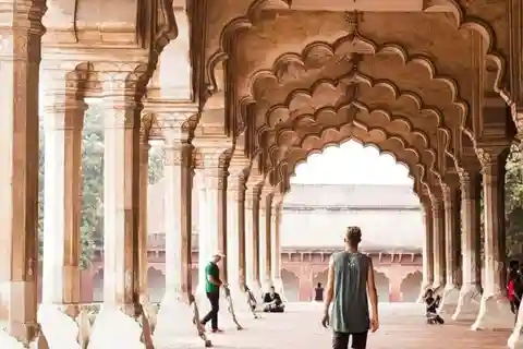 A full-day tour of Old & New Delhi Monument Express Entry