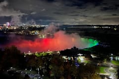 Niagarafälle: Abendbeleuchtung + Tunnelspaziergang + Abendessen